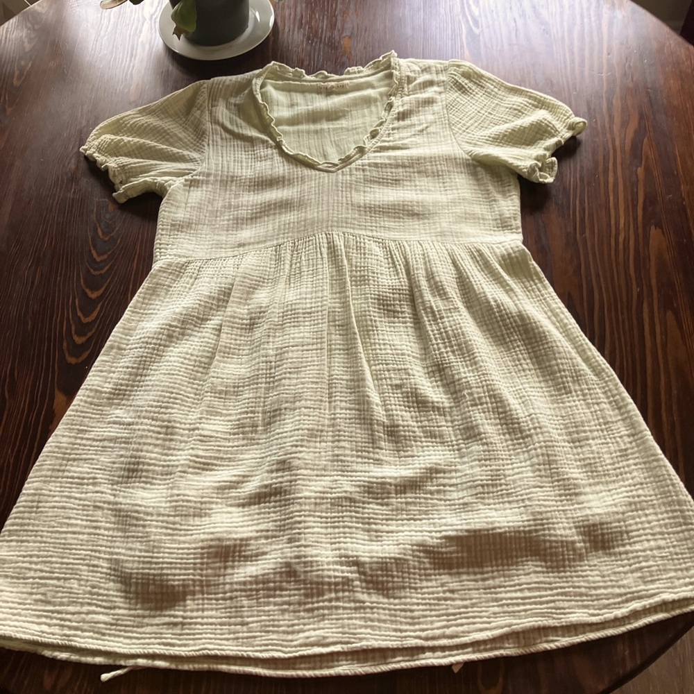 although it looks yellow it is green copper key xl dress